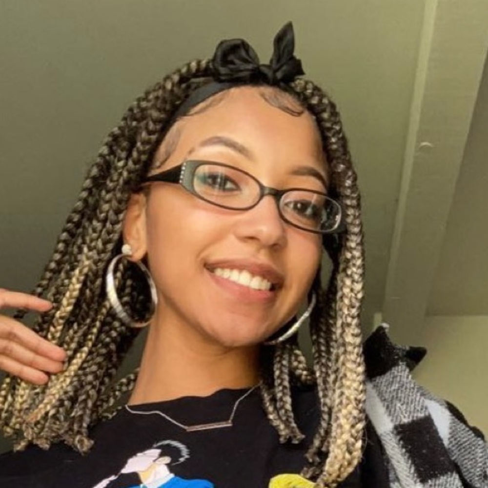 Meet your Posher, Dominique